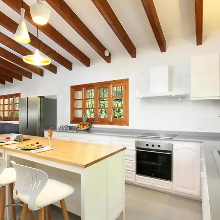 Country Lane Set In Hills Villa Pollenca