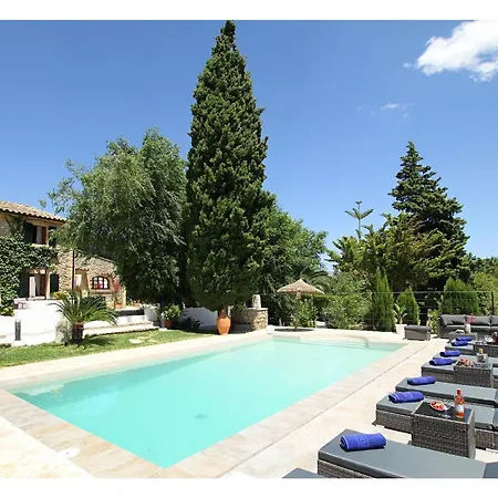 Country Lane Set In Hills Villa *